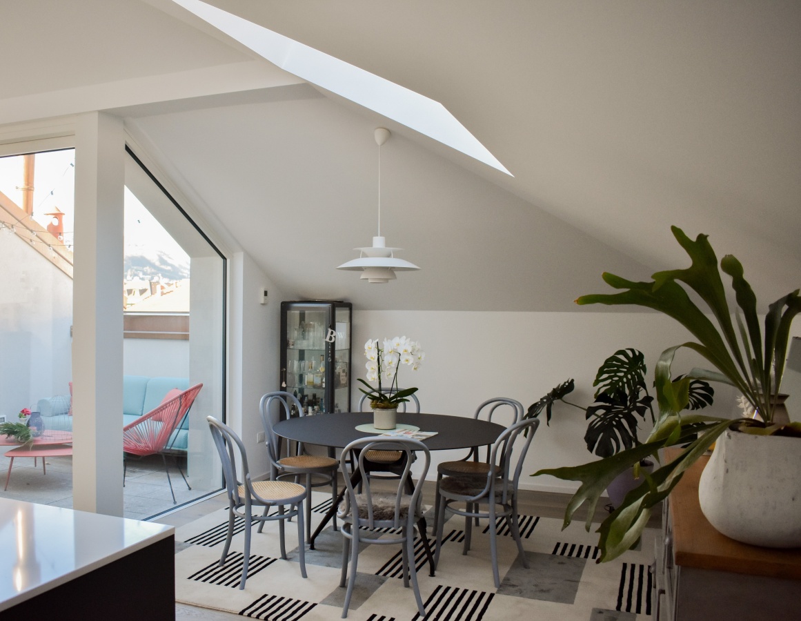 Como - Attic