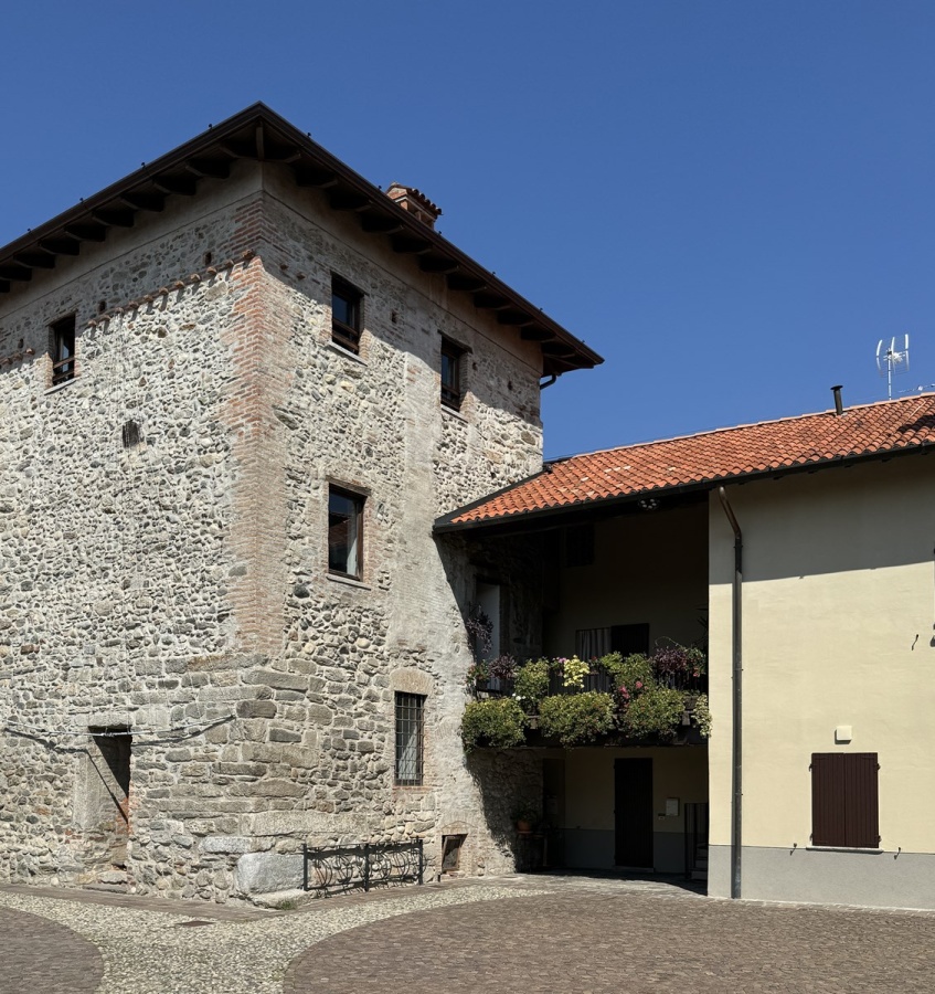Cucciago - Restoration of residential buildings